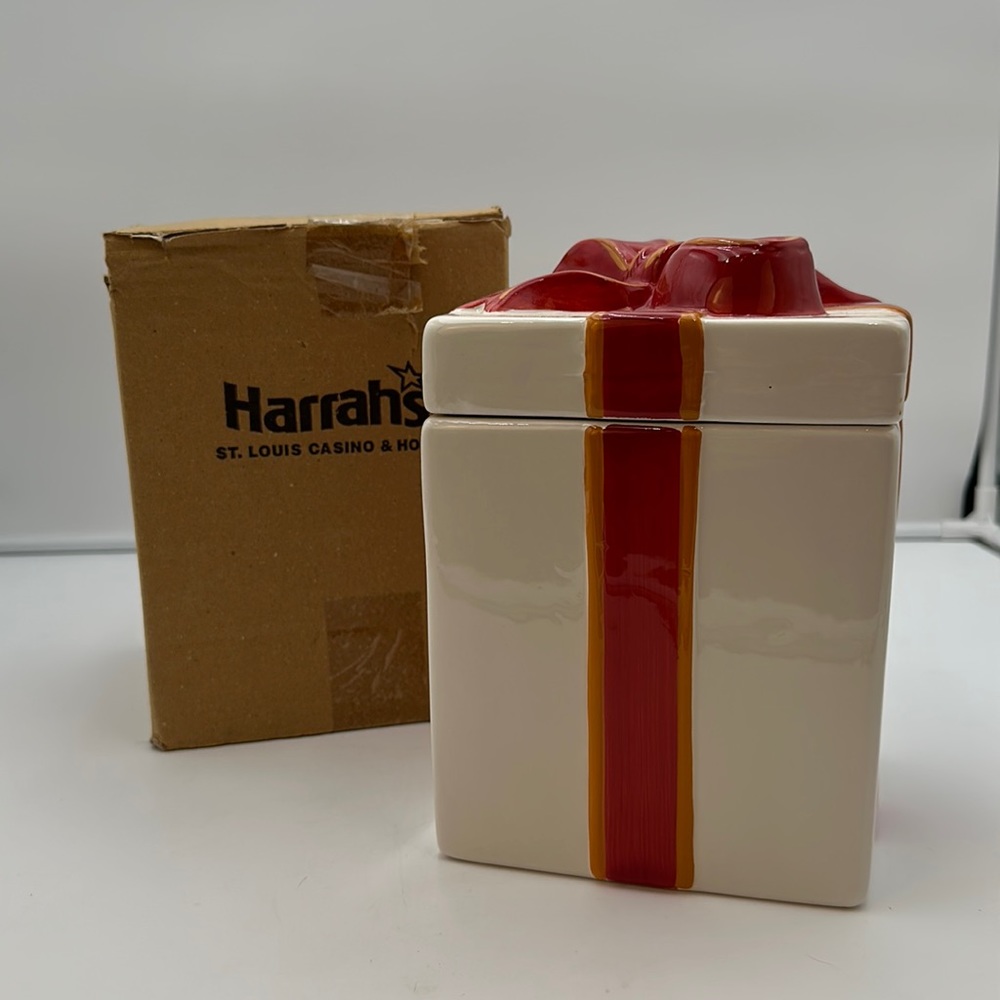 Harrah’s St. Louis Casino and Hotel Ceramic Gift Box With Bow